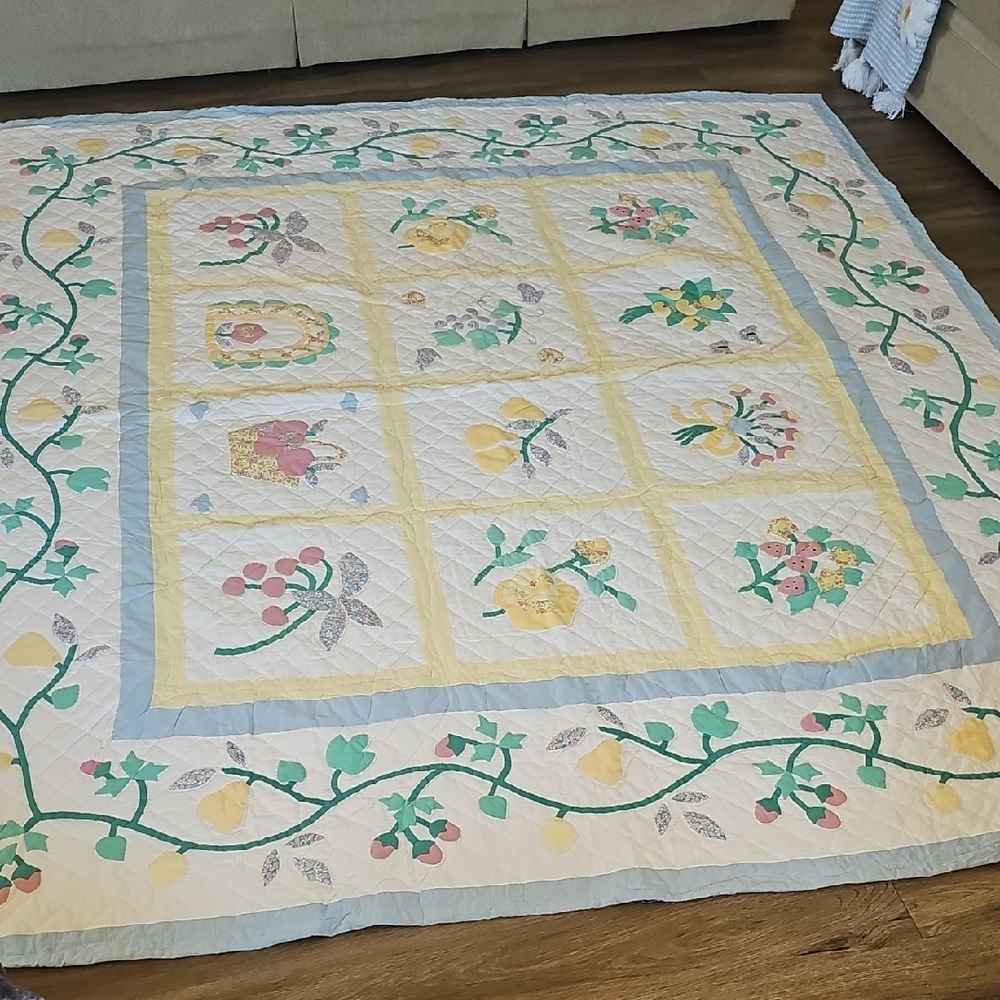 Vintage Quilt Arch Quilts, Emsford NY 98.5" X 87.5 inches Excellent Used Quality